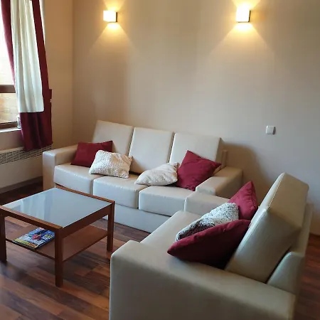 At White Lavina * بانسكو